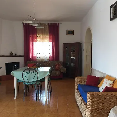 Casa Trullo Sole بيت للعطل تْشيستيرنِنو