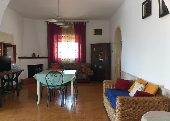 Casa Trullo Sole بيت للعطل تْشيستيرنِنو